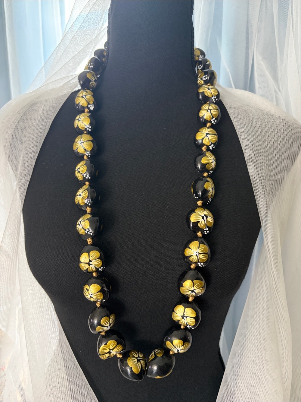 Kului nut Hand-Painted Hibiscus Black and Gold Necklace 17”